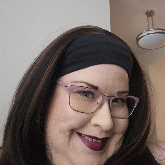 Meet your Posher, Amber - Picture 2 of 2